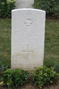 Hanover War Cemetery - Hall, Thomas William John