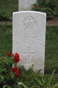 Hanover War Cemetery - Headland, Peter