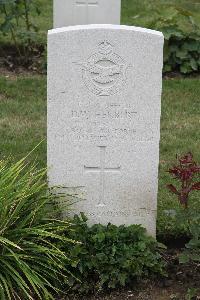 Hanover War Cemetery - Herbert, Derrick Wilson