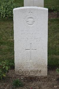 Hanover War Cemetery - Hickling, Bernard George