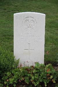 Hanover War Cemetery - Hobson, L C