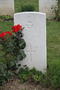 Hanover War Cemetery - Hodges, Charles Walter