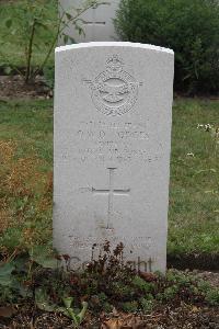 Hanover War Cemetery - Hodges, Oswald William Douglas