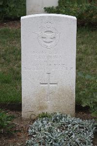 Hanover War Cemetery - Holden, John Kenneth