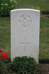 Hanover War Cemetery - Holmes, John Cecil