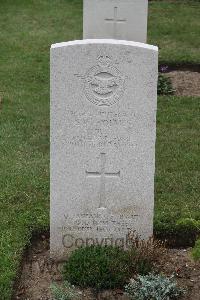 Hanover War Cemetery - Holmes, Stanley William