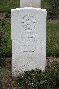 Hanover War Cemetery - Holtby, Robert Armstrong