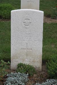 Hanover War Cemetery - Howe, Vivian