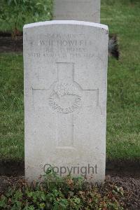 Hanover War Cemetery - Howlett, Wilfred Henry