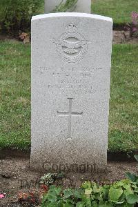 Hanover War Cemetery - Hughes, Peter Rees