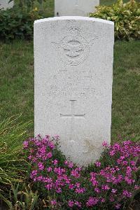 Hanover War Cemetery - Hughes, Richard Lloyd