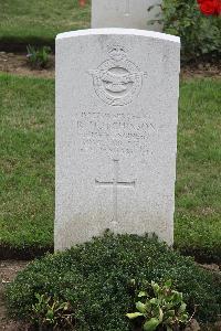 Hanover War Cemetery - Hutchinson, Ronald