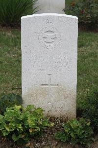 Hanover War Cemetery - Hutchison, Richard