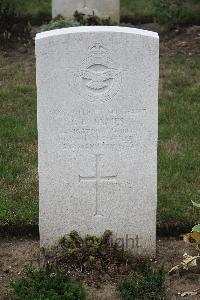 Hanover War Cemetery - James, Geoffrey Watkin