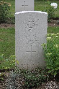 Hanover War Cemetery - Lake, William John