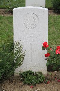 Hanover War Cemetery - Lay, Gordon