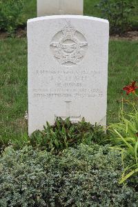 Hanover War Cemetery - Leach, John Anthony