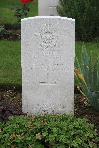 Hanover War Cemetery - Lee, Kenneth Reusen