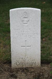 Hanover War Cemetery - Lee, Peter Edward