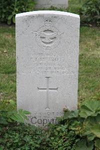 Hanover War Cemetery - Liptrott, Edward Jack