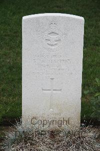 Hanover War Cemetery - MacHan, Raymond John Kellett