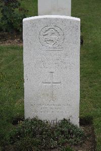 Hanover War Cemetery - Mather, J L