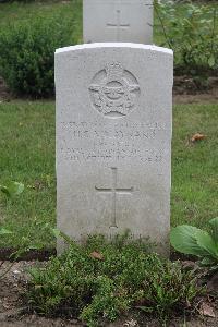 Hanover War Cemetery - Maynard, Howard Charles Alan