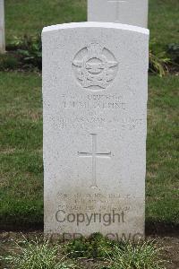 Hanover War Cemetery - McAlpine, Earl James