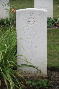 Hanover War Cemetery - McCully, Edwin