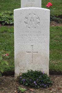 Hanover War Cemetery - McKinlay, Thomas Davidson Howden