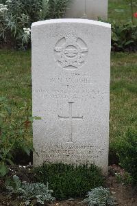 Hanover War Cemetery - McPhee, Walter Norval