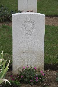 Hanover War Cemetery - Miller, Colin