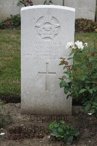 Hanover War Cemetery - Mills, Aubrey Melville