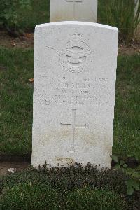 Hanover War Cemetery - Mills, Charles Bernard