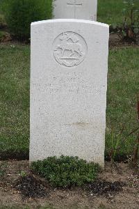 Hanover War Cemetery - Mills, Patrick Arthur