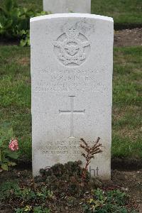 Hanover War Cemetery - Minter, William Raymond