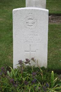 Hanover War Cemetery - Moodie, Arthur Thane