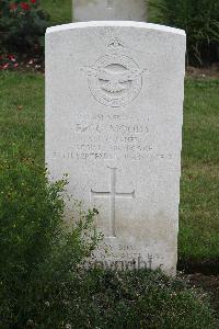 Hanover War Cemetery - Moody, Edward Thomas Guy