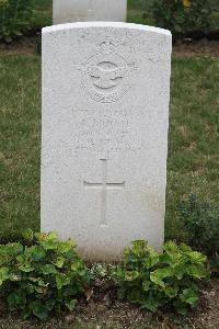 Hanover War Cemetery - Moore, Alexander