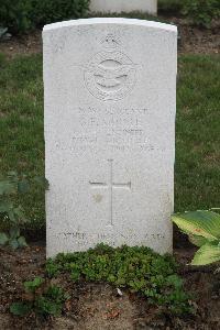 Hanover War Cemetery - Moore, George Edward