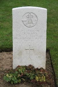 Hanover War Cemetery - Moore, Joseph Vincent