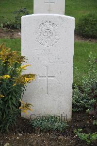 Hanover War Cemetery - Moores, Frank