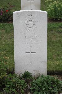 Hanover War Cemetery - Morris, John Ernest