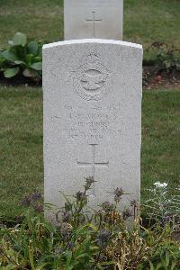 Hanover War Cemetery - Morris, John William