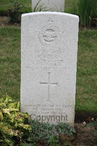 Hanover War Cemetery - Morris, Robert