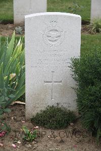 Hanover War Cemetery - Moss, Leonard