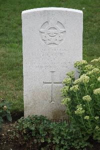 Hanover War Cemetery - Muir, Thomas James