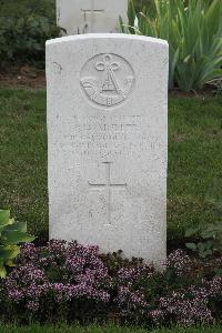 Hanover War Cemetery - Muller, R A