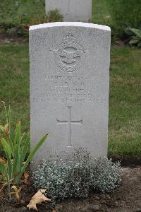 Hanover War Cemetery - Neil, Gilbert John Bingham