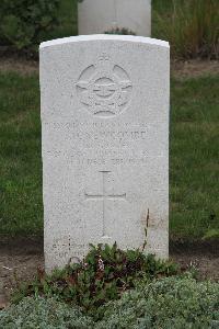 Hanover War Cemetery - Newcombe, Jack Dunbar